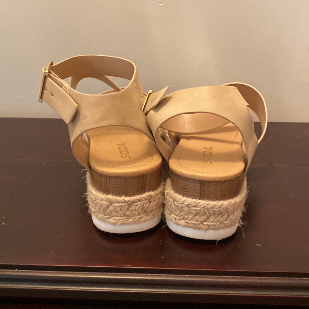 Platform sandals - Picture 3 of 3
